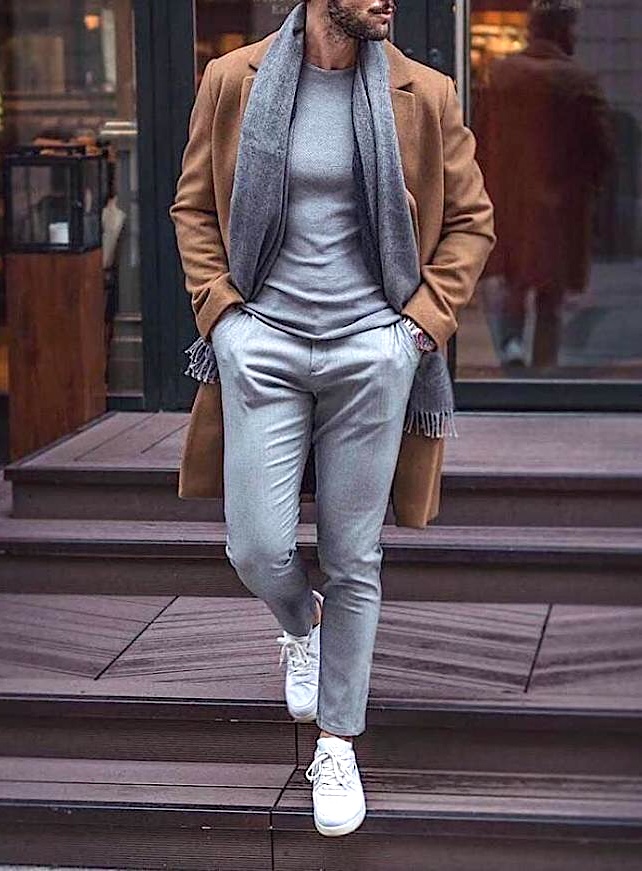 monochrome wool scarf for a casual look